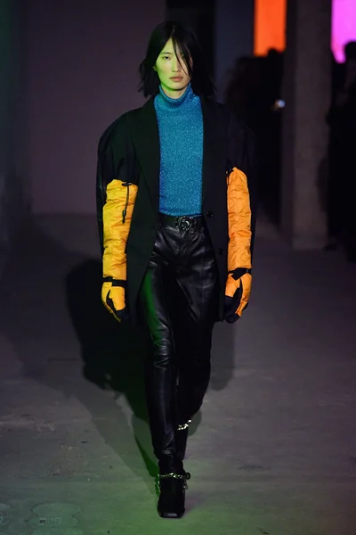Look 3
